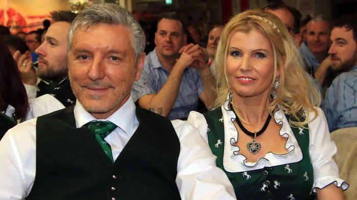Vollkommen ausverkauft war das große Freizeitzentrum in Stallhofen beim Volksmusikabend. Kein Wunder, war es der Stallhofener Unternehmerfamilie Josef und Irene Strohmeier (Foto) gelungen, mit dem ORF-Moderator Franz Posch und seinen Innbrügglern einen absoluten Star der Volksmusik in die Lipizzanerheimat einzuladen.
