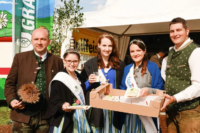 Die Milchhoheiten präsentierten Milch- und Käsespezialitäten