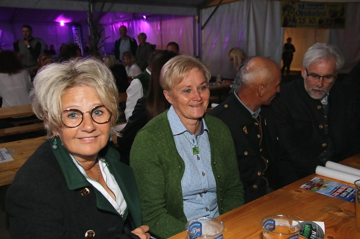 Als musikalische Gäste hatten sich die Granaten die „Oberkrainer Kameraden“, die „Schilcherlandmusi“, Schlagersänger Oliver Haidt, das Schneiderwirt Trio, eine Irish Folk Band und „Boondock Radio“ geladen. Durch das Programm führte Bernd Pratter.