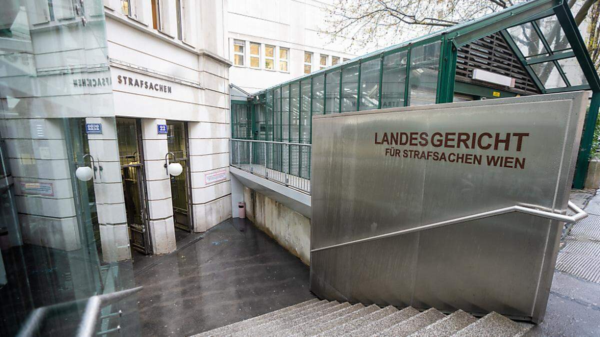 Amtsmissbrauchsprozess gegen mehrere Ex-Verfassungsschützer in Wien