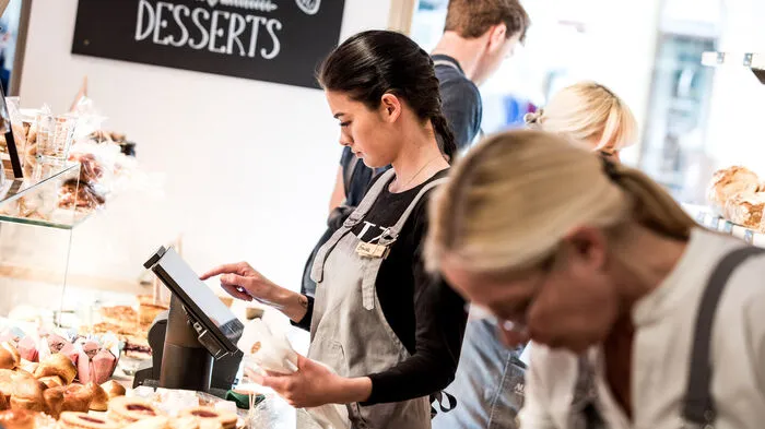 Die Bäckerei hat sich am Alten Platz Nummer 1 niedergelassen.