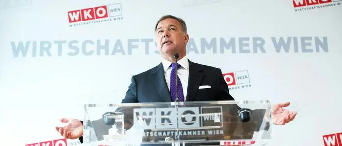 Der zuletzt wegen publik gewordenen Aussagen unter Druck geratene Chef der Wiener Wirtschaftskammer (WKW) und des Wiener ÖVP-Wirtschaftsbundes, Walter Ruck, ist zurückgetreten. 
