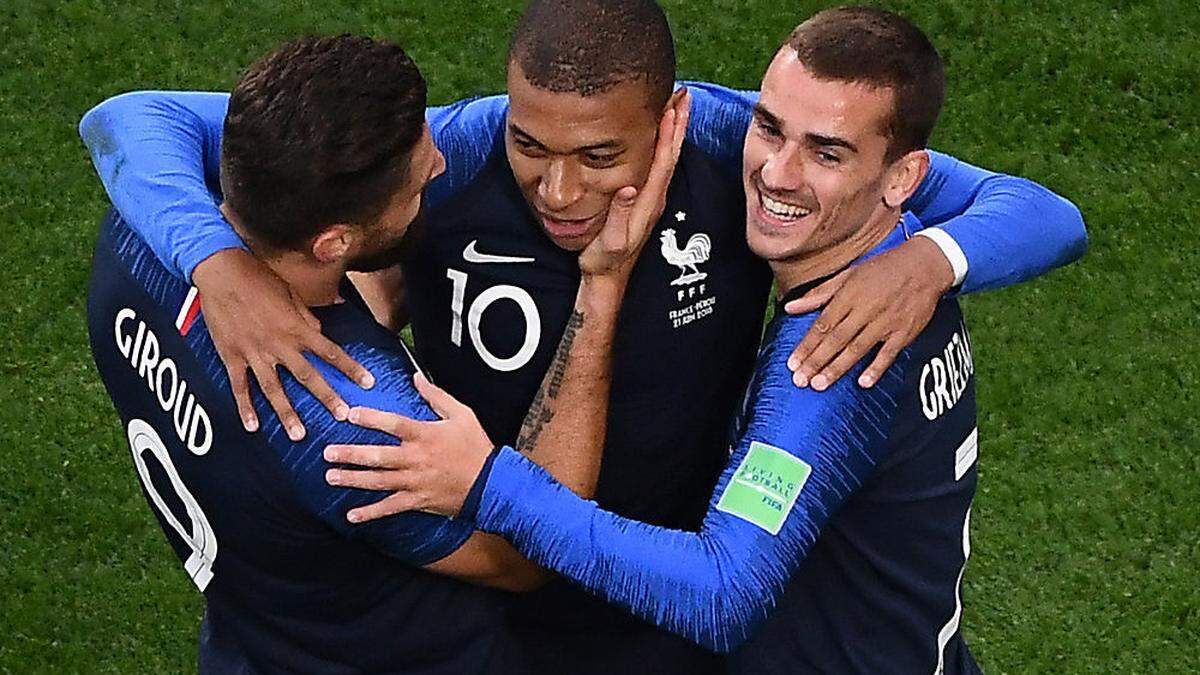 Jubeln und treffen für Frankreich: Olivier Giroud, Kylian Mbappe, Antoine Griezmann (von links)