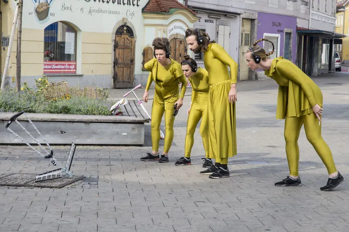 Also: Electrico 28 nennt sich die grazerisch-katalanische Truppe, die sich auf aufregende Intensivspaziergänge nach Graz-Gries wagt.