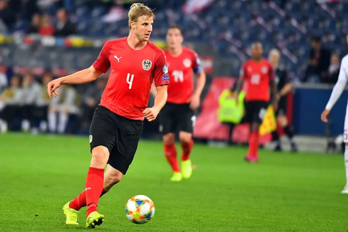 Martin Hinteregger: 4 Der Kärntner nahm das Selbstvertrauen aus Frankfurt mit ins ÖFB-Team. Hielt mit Aleksandar Dragovic die Abwehr fest zusammen und schaltete sich auch in die Offensive ein.