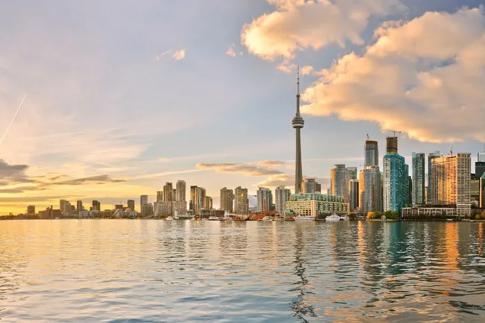 Toronto. Die zweitgrößte Stadt des Landes ist die erste von gleich drei Citys in Kanada, die sich in den Top 10 wiederfinden.