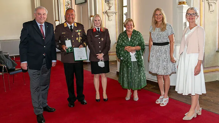 Hermann Schützenhöfer, Ewald Raudner mit Enkelin Jasmin Raudner und Gattin Anna Raudner, Elisabeth Grossmann und Gabriele Kolar (von links)