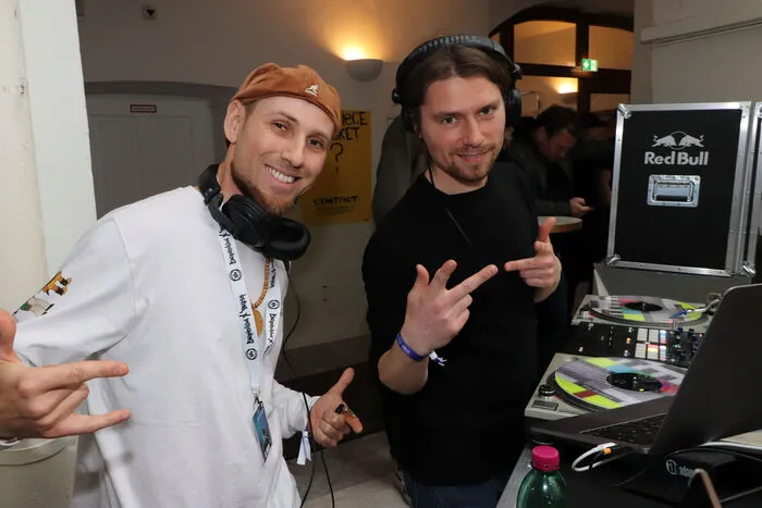 Die "DJ`s":Andreas aka DJ Cosmic (AT)Lara Nösslböck aka DJane Helix (AT)