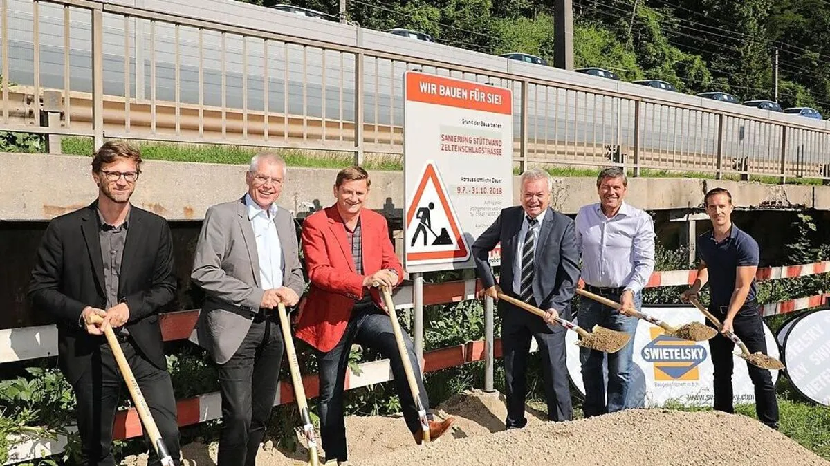 Heimo Berghold (Leiter der Stadtplanung und Stadtentwicklung), Stadtamtsdirektor Wolfgang Domian, Bürgermeister Kurt Wallner, Landesrat Anton Lang, Horst Walcher (Swietelsky/ Gebietsbauleiter Trofaiach) und Bauleiter August Hörbinger (Swietelsky) (von links)