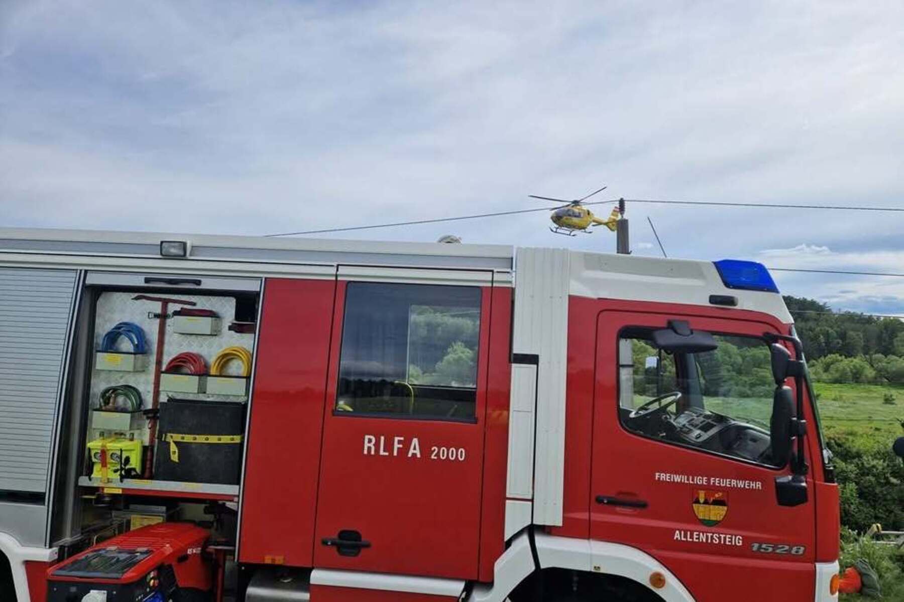 Schrecklicher Unfall auf Bahnübergang: Eltern sterben, Kind 