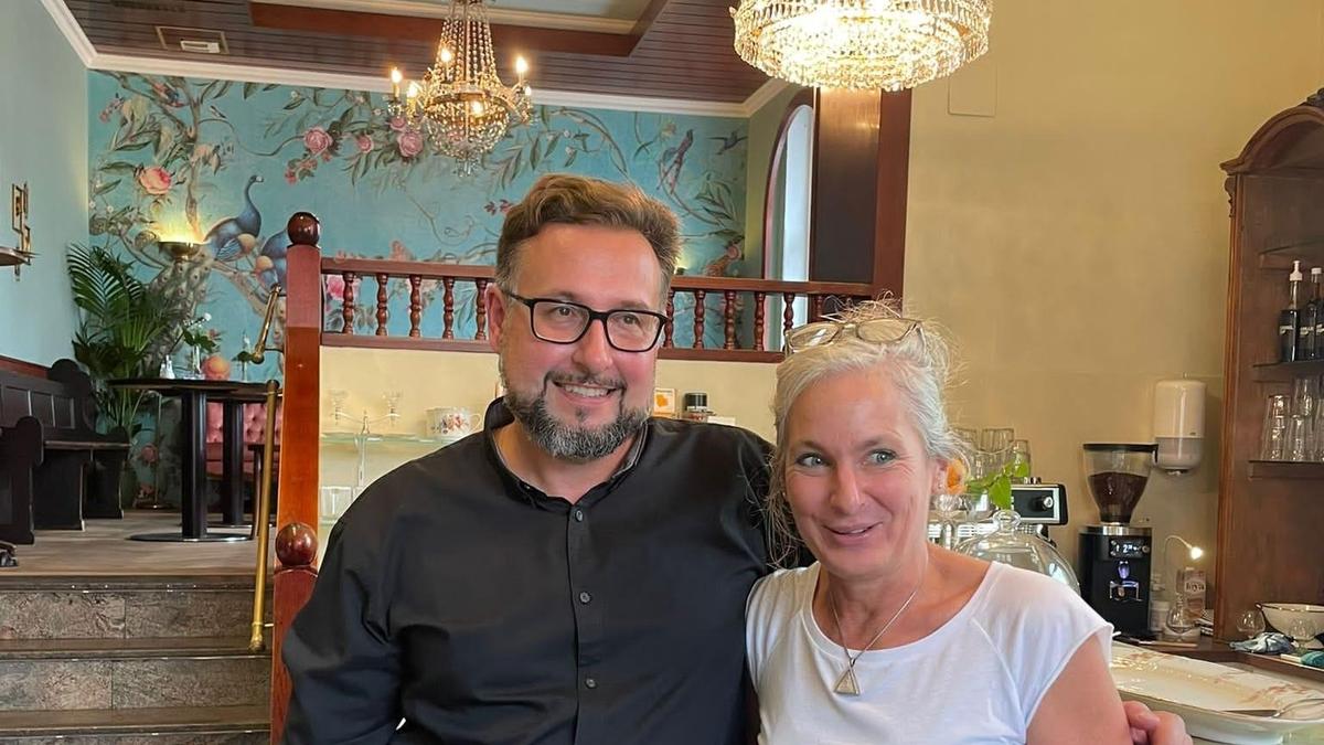 Frisch gebackene Gastronomen in Leoben: Julia Schoster (49) und Anton Brandner (51) in ihrem „Himml auf Erdn“