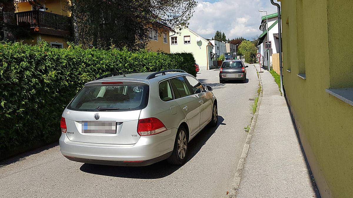 In der Perschlerstraße drängen sich aufgrund der Bauarbeiten in der Conrad-von-Hötzendorf-Straße die Autos, die Anrainer sind wenig begeistert