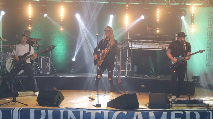Die bekannte Partyband Meilenstein sorgte auch in Globasnitz wieder für eine heiße Partynacht