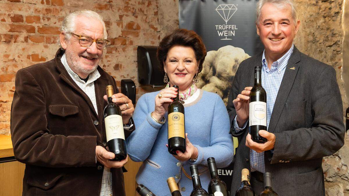 Komponist Giorgio Conte mit Waltraud Hutter (Graz Tourismus) und Wein-Steiermark-Geschäftsführer Werner Luttenberger