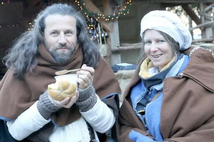 Zu den absoluten Höhepunkten des Zweitagesfestes zählte unter anderem der Auftritt des Mittelalter-Duos „Olrun“, das extra aus der fernen Schweiz „eingeflogen“ wurde. 