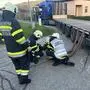 Der Lkw musste von der Feuerwehr geborgen werden
