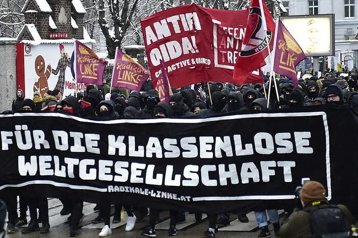Auch ein "schwarzer Block" wurde unter den Demonstranten gesichtet.