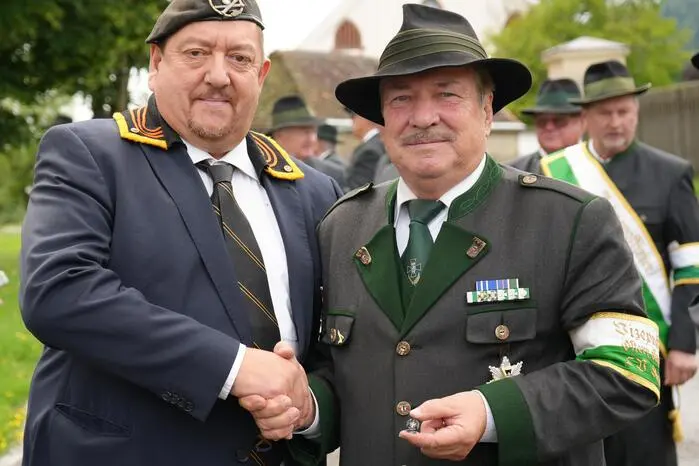Grußworte kamen unter anderem von Bürgermeister Peter Bacher, dem Präsidenten des Schwarzen Kreuzes Peter Rieser, dem Bürgermeister von Bassano del Grappa, Nicola Ignazio Finco, sowie ÖKB-Vizepräsident Harald Schlager.
