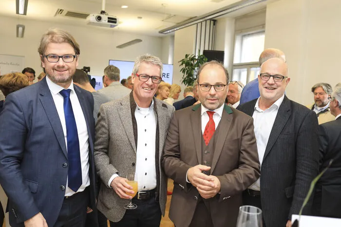 Bitte klicken Sie sich durch die Fotos