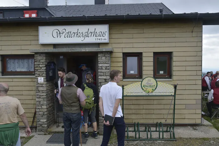 Gleichzeitig präsentierte Erika Sieder, die Initiatorin des Schwaigen Reigens, dazu ihr Buch "120 Jahre Wetterkoglerhaus"