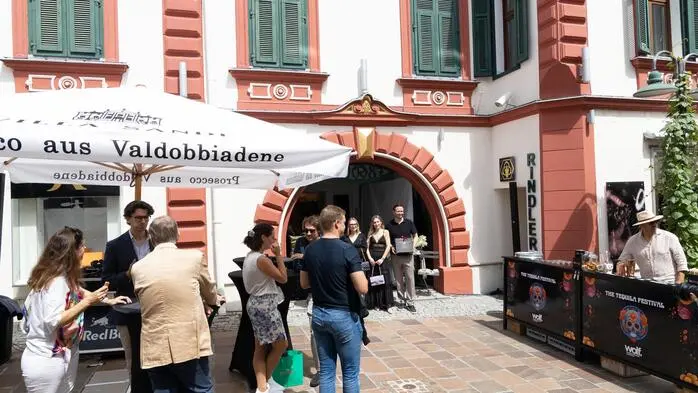 In der Fußgängerzone von Hartberg fand am 2. August der Sommersalon im Juweliergeschäft Rindler statt.