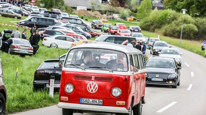 "So viele GTI-Fans, als wäre schon das offizielle Treffen", war die pauschale Beurteilung beim Anblick dessen, was sich rund um den Hafnersee bereits abspielt.