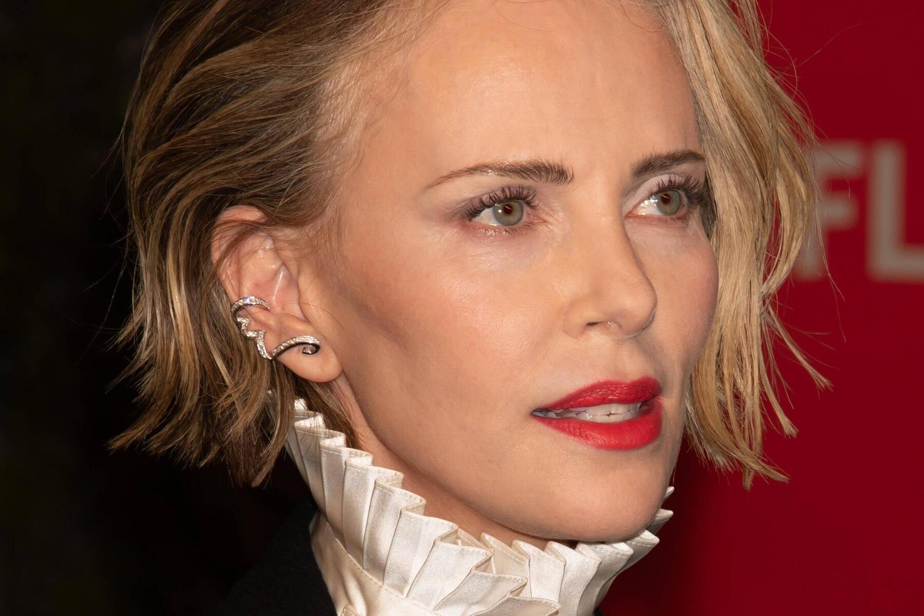 Charlize Therons Töchter gerade „hormonelle Albträume“