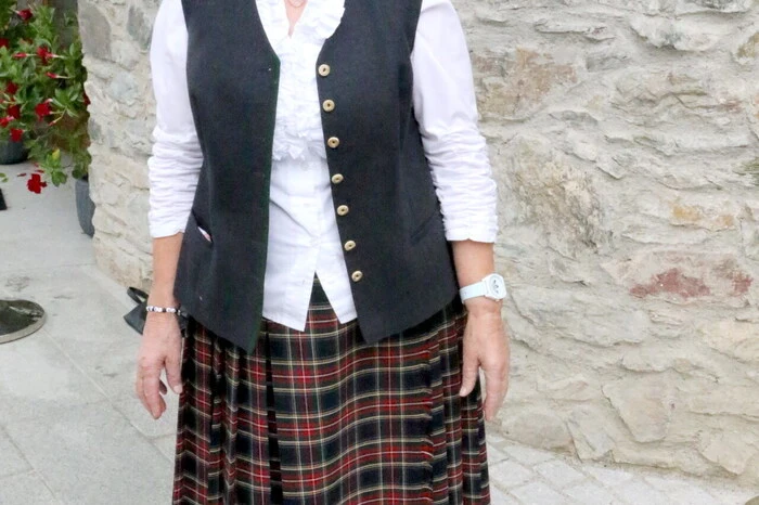 Mit dabei unter anderen auch „Hinti“-Oma Augustine „Gusti“ Hinteregger (83, Foto), die Eltern Edith und Franz "Fränky" Hinteregger sowie Burgherr Alfred Riedl, Bezirkshauptfrau Claudia Egger-Grillitsch, Bürgermeister Wolfgang Grilz, Mediziner Gerhard Stingl, die Austria Klagenfurt-Fußballer Christopher Cvetko und Christopher Wernitznig, KAC-Eishackler Raphael Herburger, Ex-Kicker Roman Stary, Finkenstein-Burgherr Thomas Seitlinger, Brau Union-Gebietsleiter Peter Tengg sowie der ehemalige Eintracht Frankfurt-Co-Trainer Ronald Brunmayr, der extra für die Gala aus Deutschland angereist kam. 