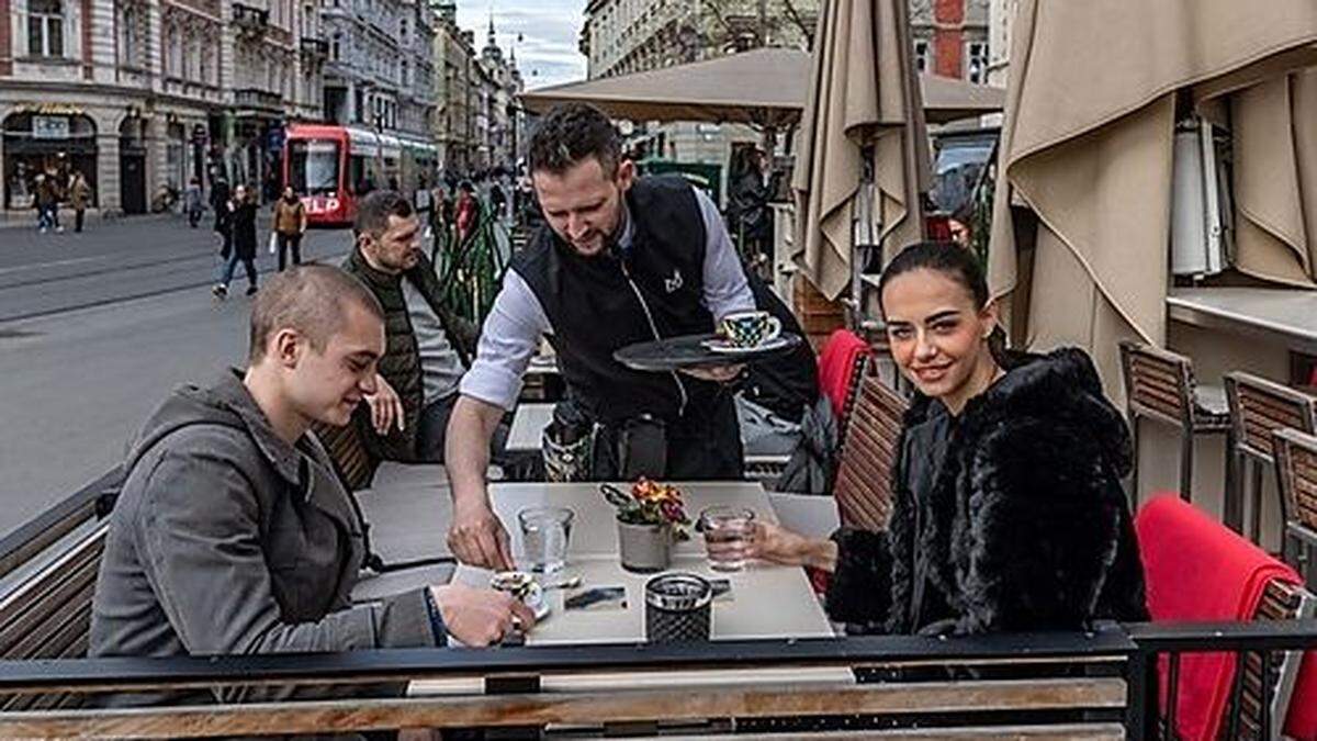 Morgen, Montag, heißt es ein letztes Mal im MM: Bitte zu Tisch!