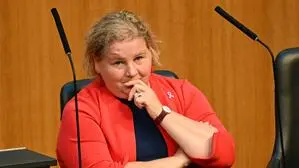 Gesundheits- und Sozialministerin Korinna Schumann (SPÖ) plagt sich aktuell mit der Sozialhilfereform. 