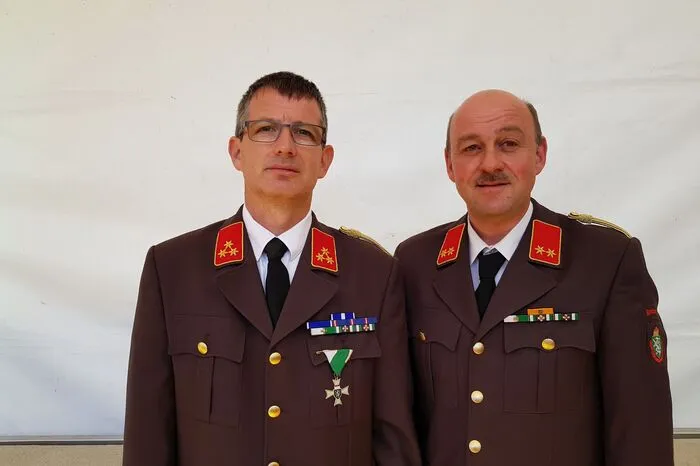 Seit 22 Jahren übt Helfried Otter (l.) das Amt des Kommandanten der Feuerwehr Bierbaum am Auersbach aus. Nun wurde er von seinen Kameraden mit 100 Prozent wiedergewählt. An seiner Seite steht als Stellvertreter Alois Fuß (r.).