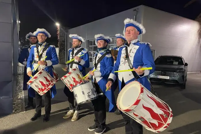 Wie es in Gleisdorf üblich ist, nutzte der Faschingsverein die Gelegenheit, um die fünfte Jahreszeit einzuläuten.