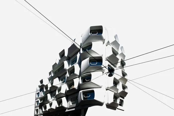 Das Zaha-Hadid-Haus "Argos" macht auch im "luftleeren" große Augen.