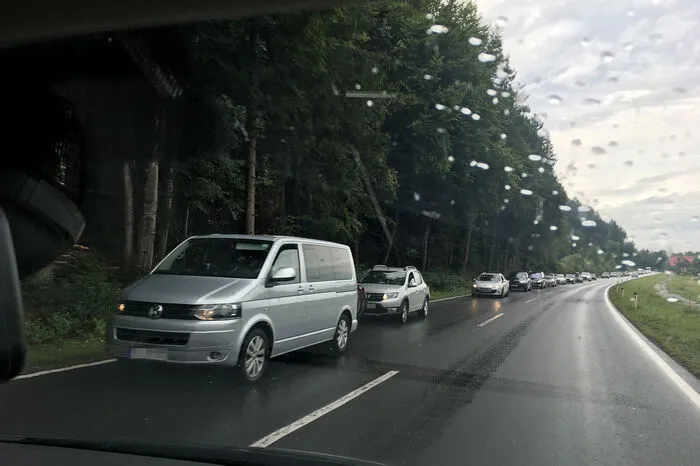 Stau auf der Drautalstraße B100 Höhe Kellerberg in Richtung Süden