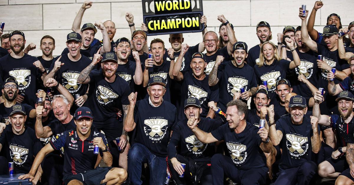 Is the Formula 1 world champion team falling apart?