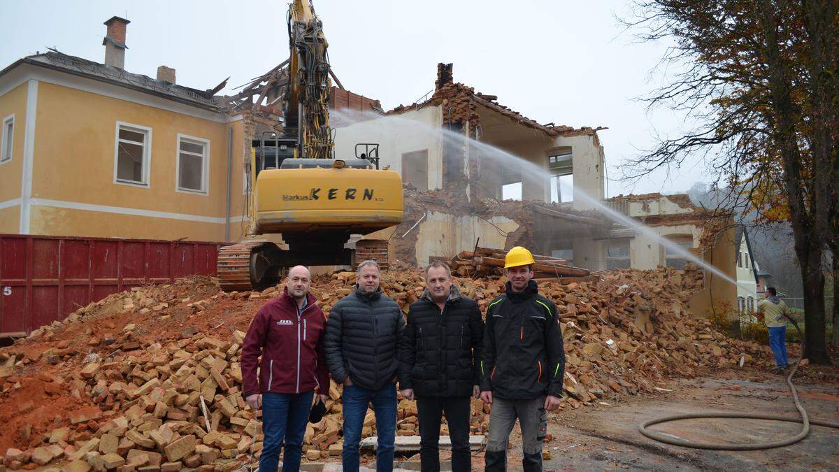 Im November des Vorjahres ist die ehemalige Volksschule abgerissen worden