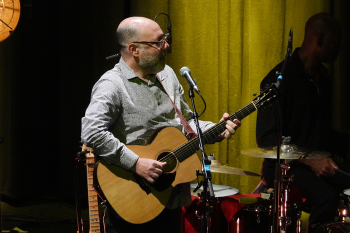 ... Adam Levy, Gitarre ...