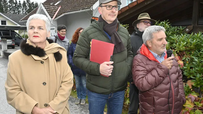 Gemeinderätin Anita Ziegler (TKS), Markus Zaiser und Siegfried Ortner (Sprecher der Bürgerinitiative)