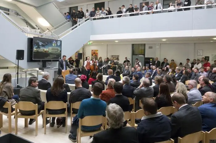 40 Jahre, in denen etwa 12.000 Schüler Fachwissen für ihr künftiges Leben erhalten haben.