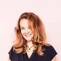 Selbst „Christfluencerin“ sieht Pfarrerin Julia Schnitzlein die reichweitenstarken Social Media Accounts vielfach als „Missbrauch von Religion”. 