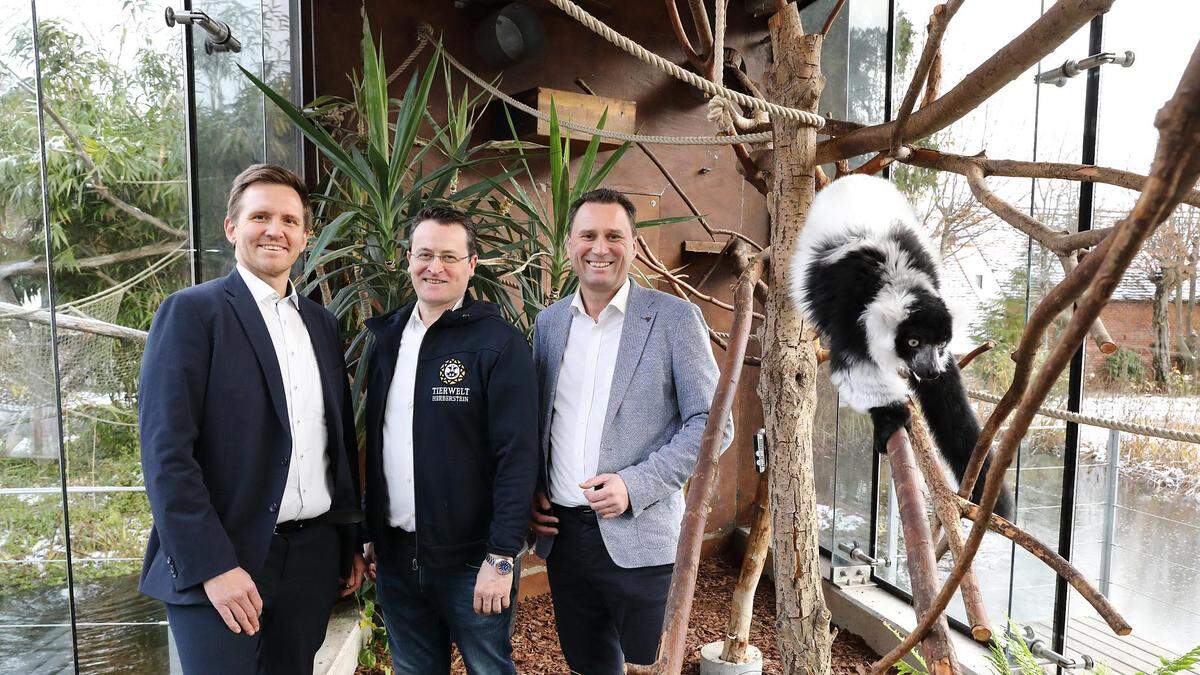 Jochen Lengger (Mitte) mit Marko Mele und Josef Schrammel, den beiden Geschäftsführern des Universalmuseums Joanneum