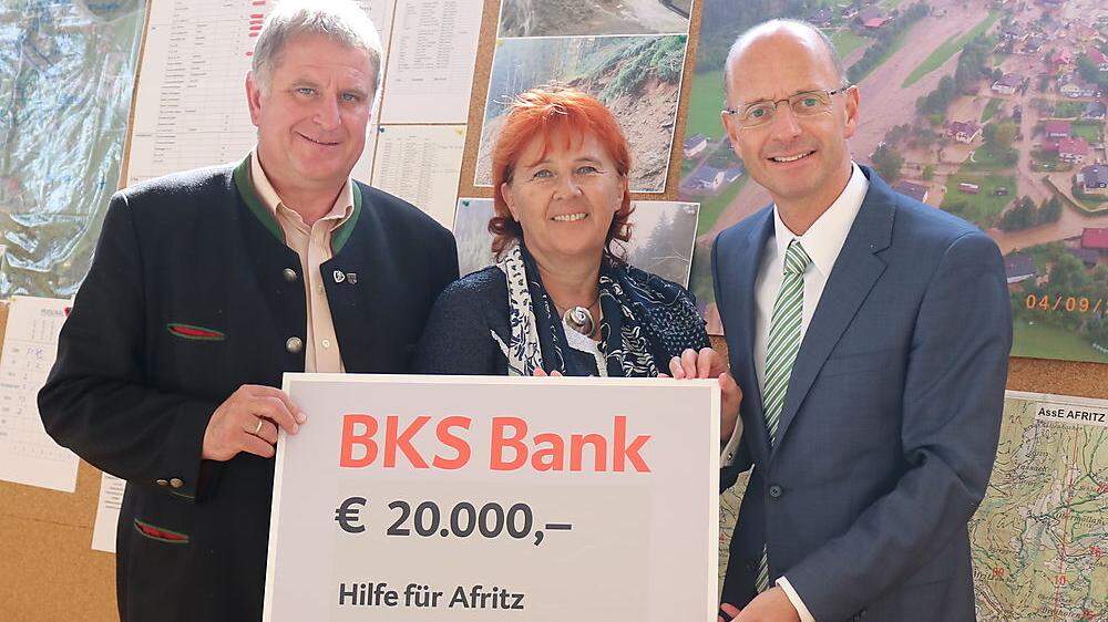 Bürgermeister Max Linder, BKS-Zentralbetriebsobfrau Pobaschnig und BKS-Vorstand Mandl