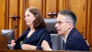 Bürgermeisterin Elke Kahr (KPÖ) und Bildungsstadtrat Kurt Hohensinner (ÖVP)