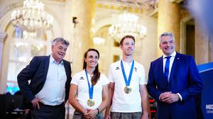 Vizekanzler und Sportminister Werner Kogler (GRÜNE), Lara Vadlau, Lukas Mähr und Bundeskanzler Karl Nehammer (ÖVP)