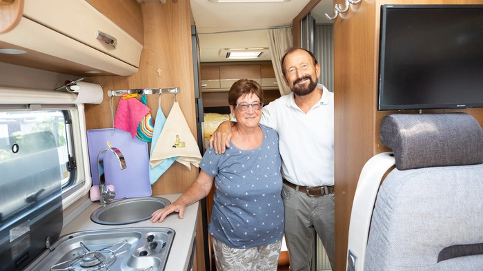 Elf Stunden Fahrt liegen zwischen der deutschen Heimat von Maria und Karl Oster und ihrem Traumziel Kroatien. Im Alter wurde den beiden Pensionisten die lange Anreise zu anstrengend.
