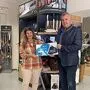 Bürgermeister Hannes Primus mit Unternehmerin Claudia Strametz (Claudia Strametz Stahlwaren) 