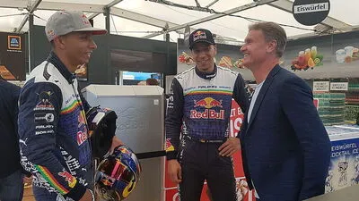Der Ex-Formel1-Star mit den Red Bull-"Drift Brothers"