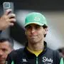 Kick Sauber's Brazilian driver Gabriel Bortoleto takes a selfie with a fan as he arrives at the practice session of the Sao Paulo Formula One Grand Prix at the Jose Carlos Pace racetrack, aka Interlagos, in Sao Paulo, Brazil on November 7, 2025. (Photo by Miguel SCHINCARIOL / AFP)