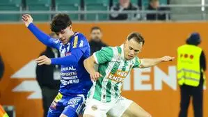 Luca Pazourek im Duell mit Nikolaus Wurmbrand 