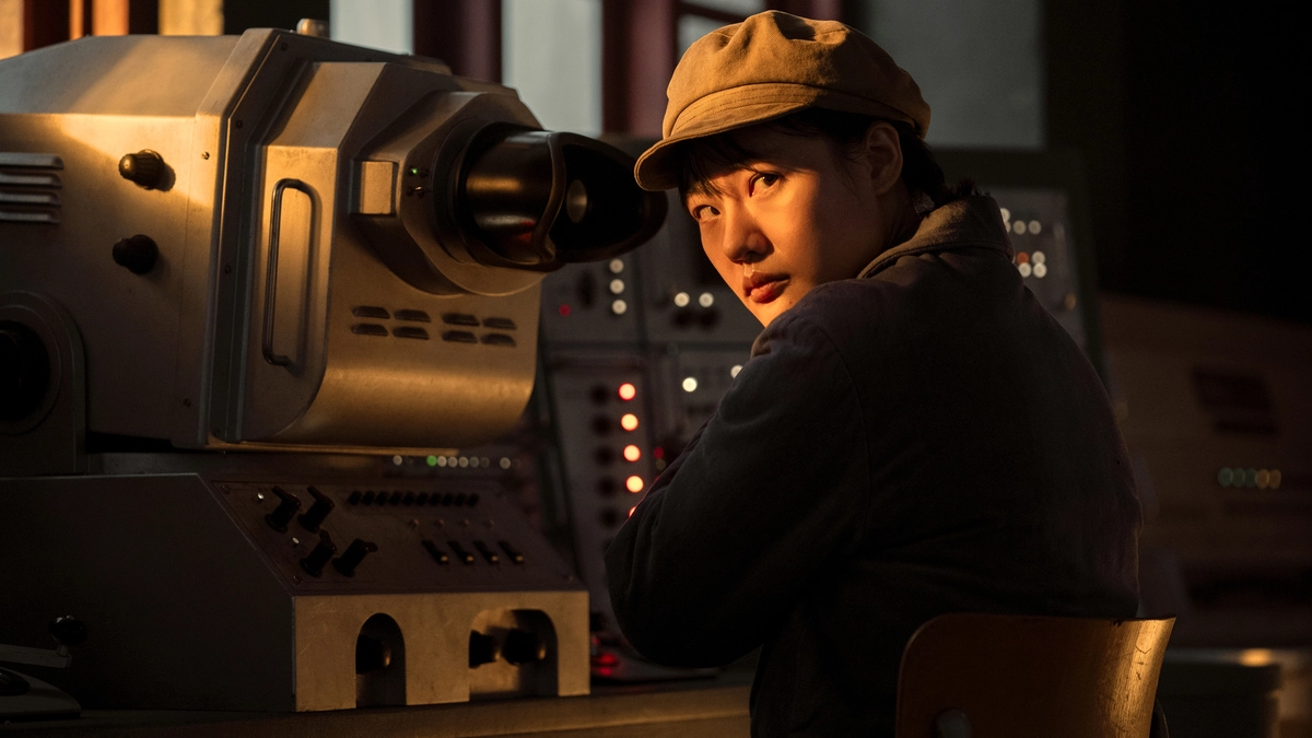 Setzt einen Hilferuf ins All ab: Zine Tseng als Ye Wenjie in „3 Body Problem“